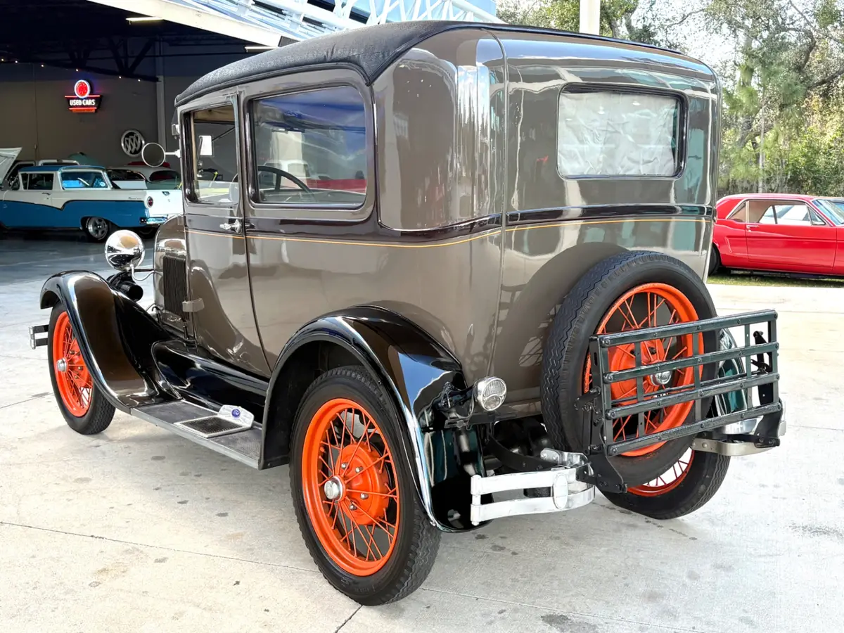 Vehicle photo 9
