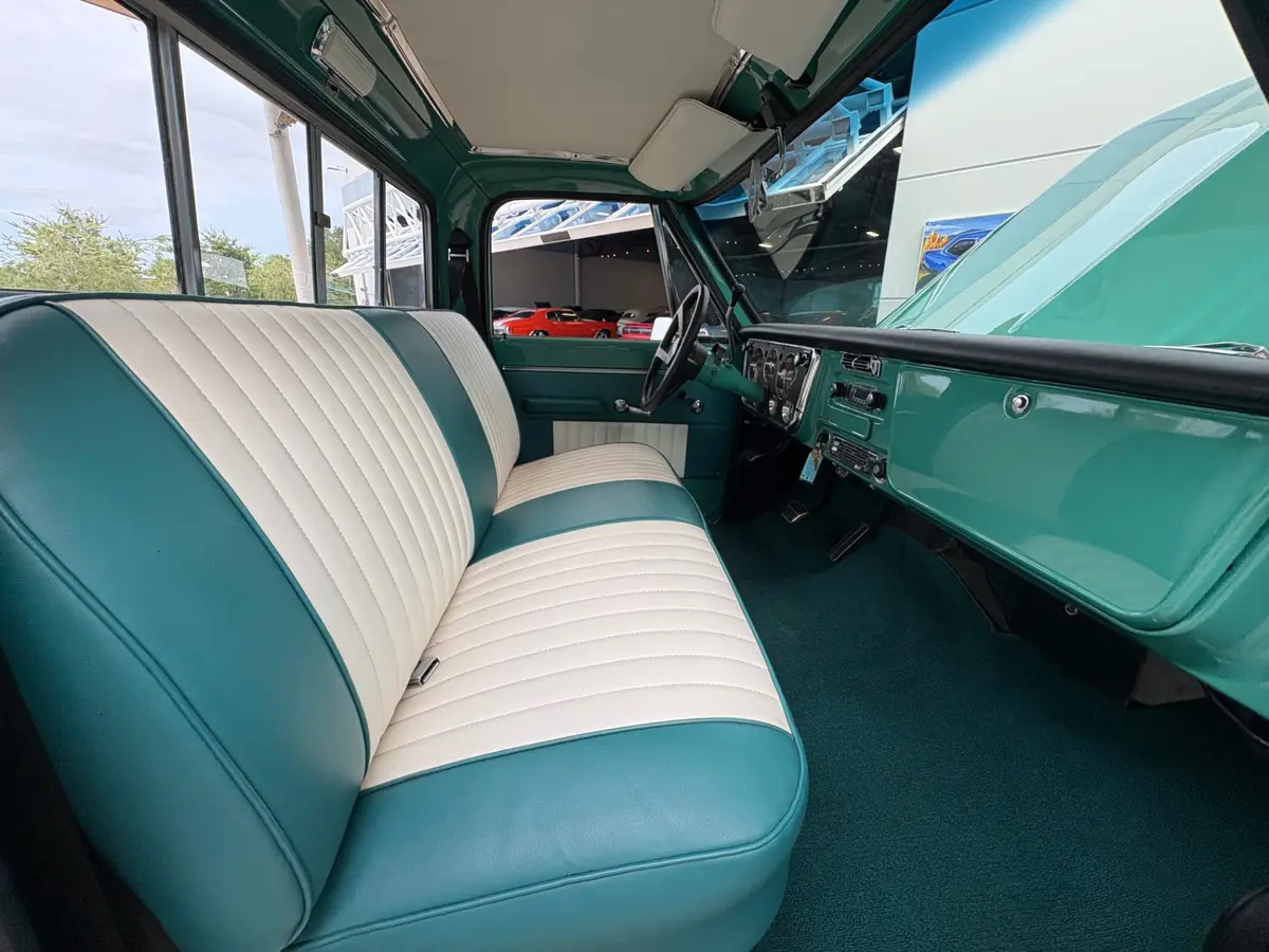 Vehicle photo 43