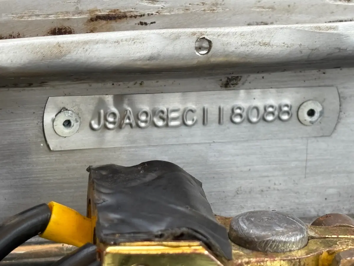 Vehicle photo 23