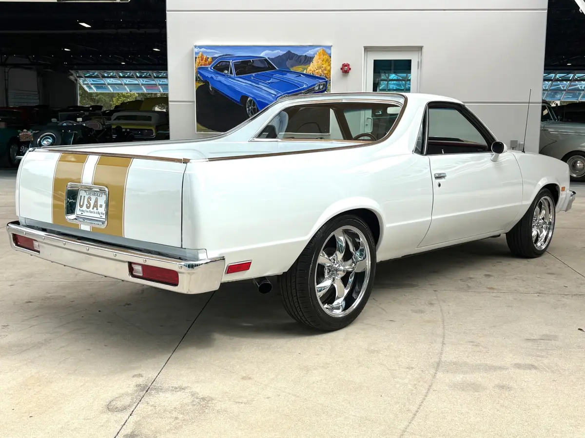 Vehicle photo 6