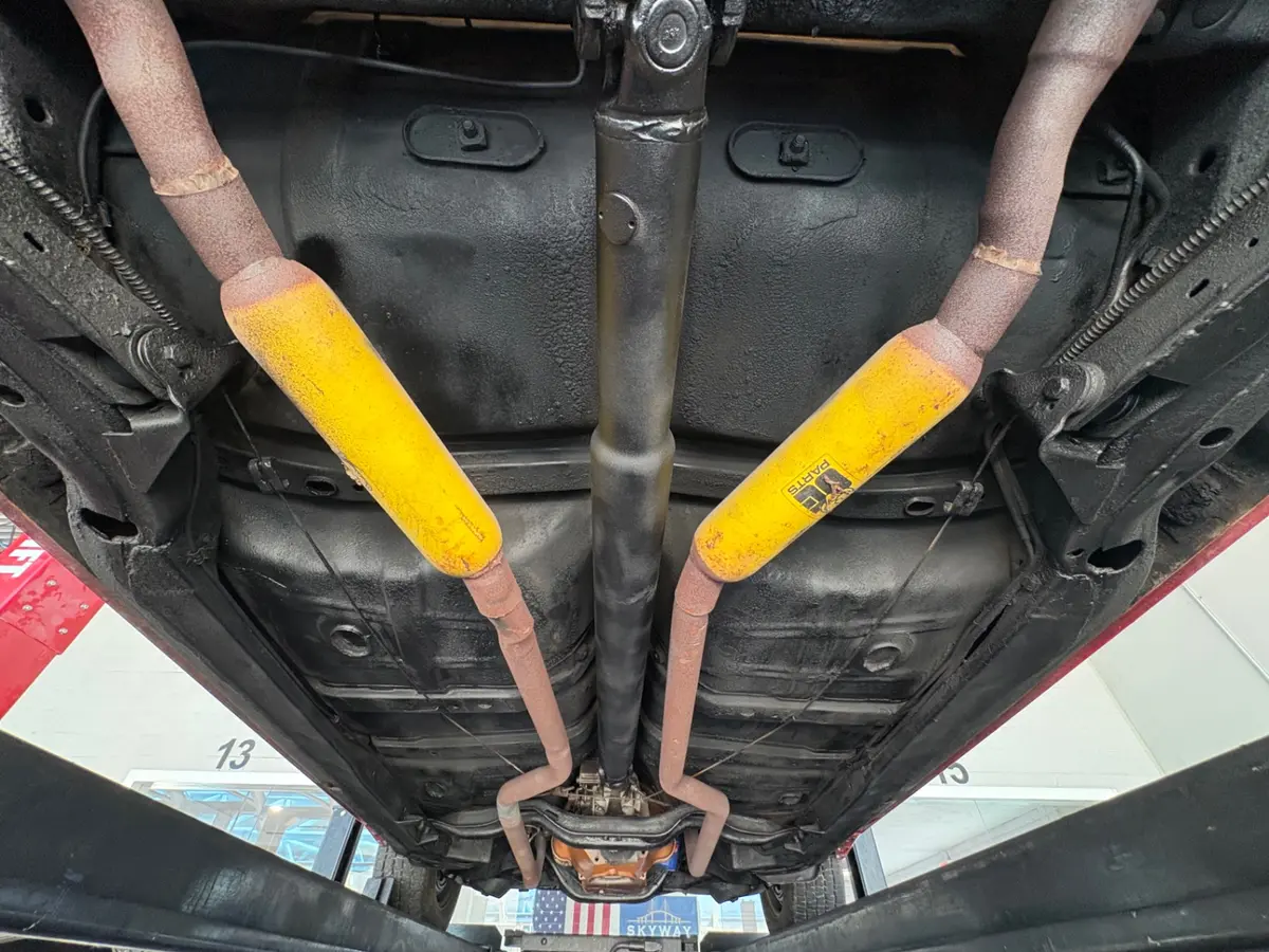 Vehicle photo 52