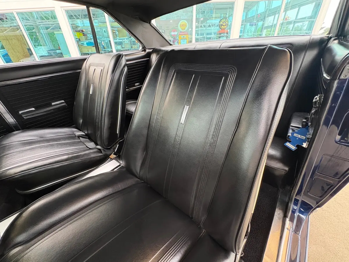 Vehicle photo 33