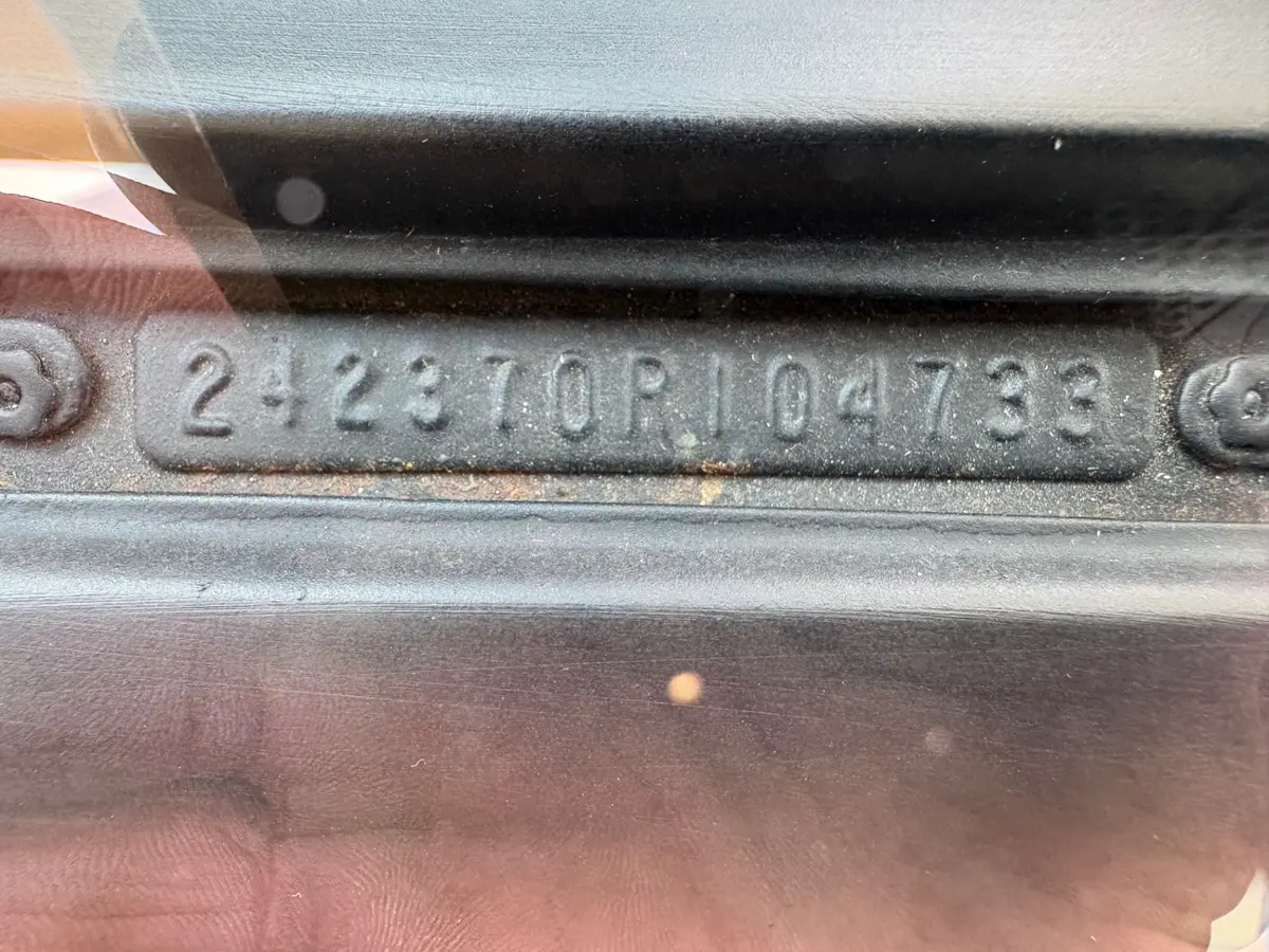 Vehicle photo 25