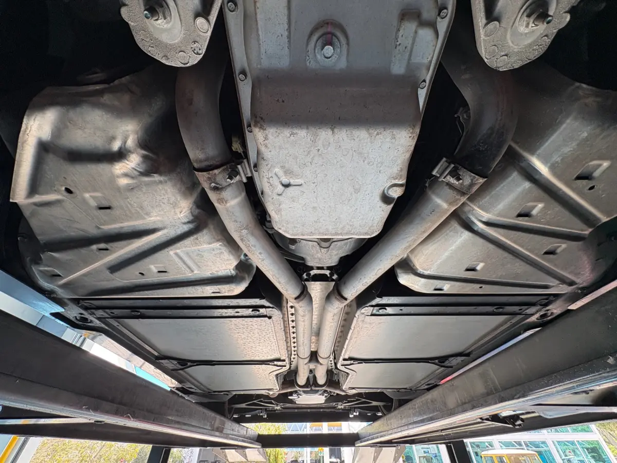 Vehicle photo 45