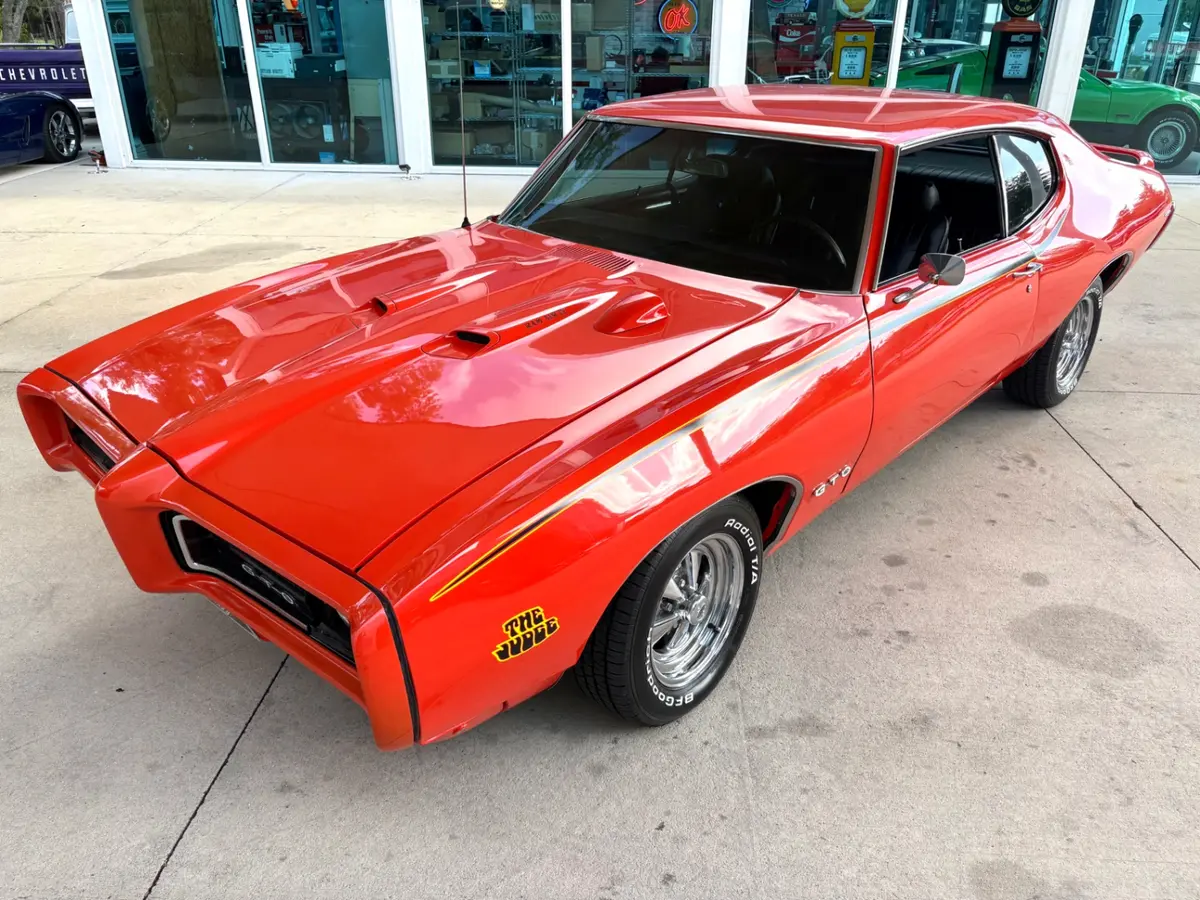 Vehicle photo 21