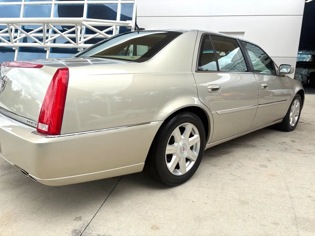 Vehicle photo 16
