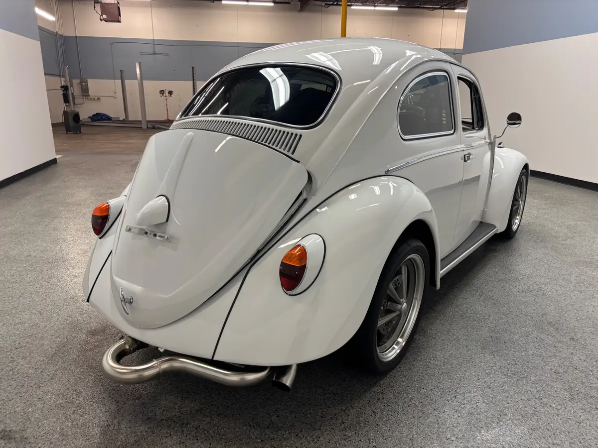 Vehicle photo 7
