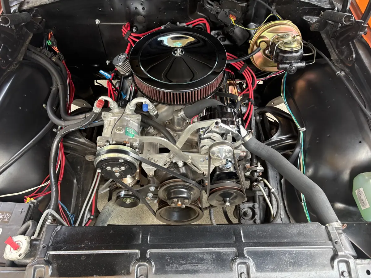 Vehicle photo 28