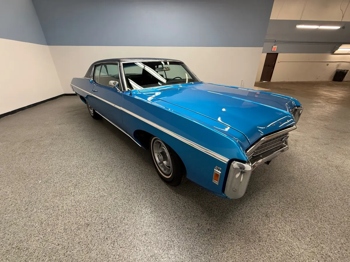 Vehicle photo 8