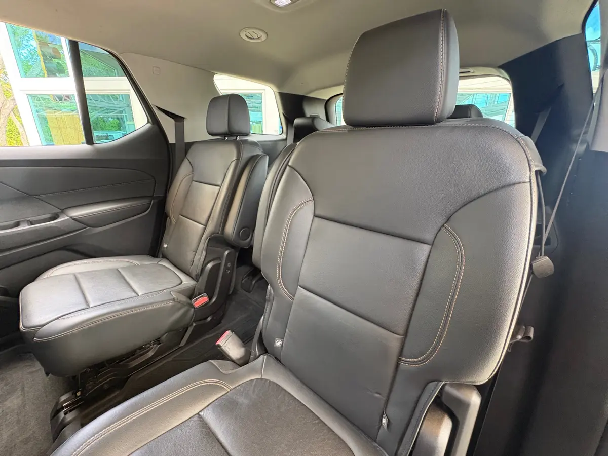 Vehicle photo 37