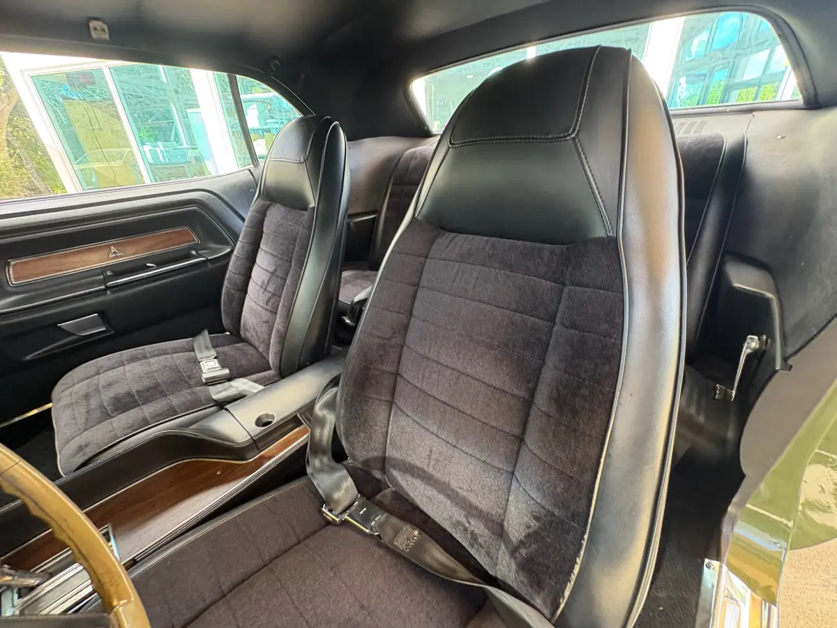 Vehicle photo 32