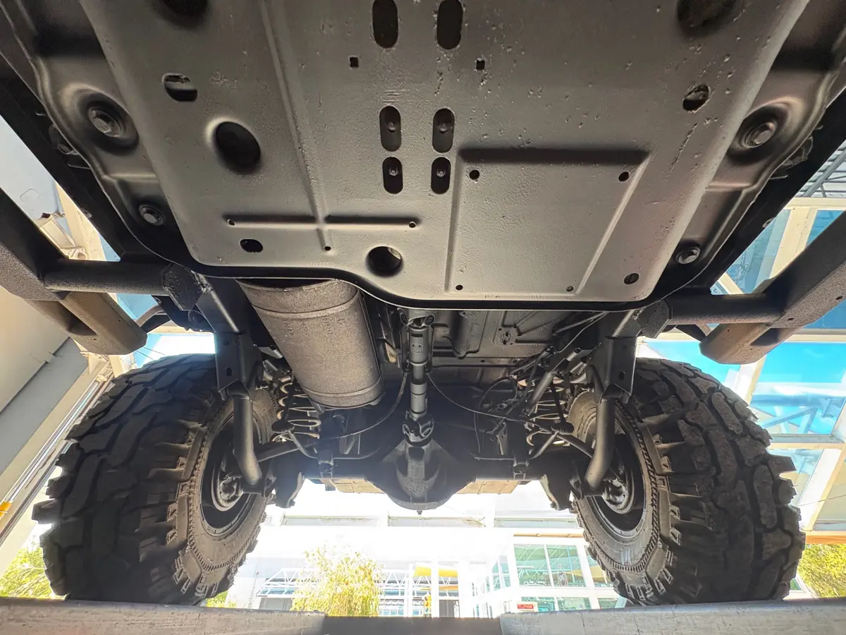 Vehicle photo 52