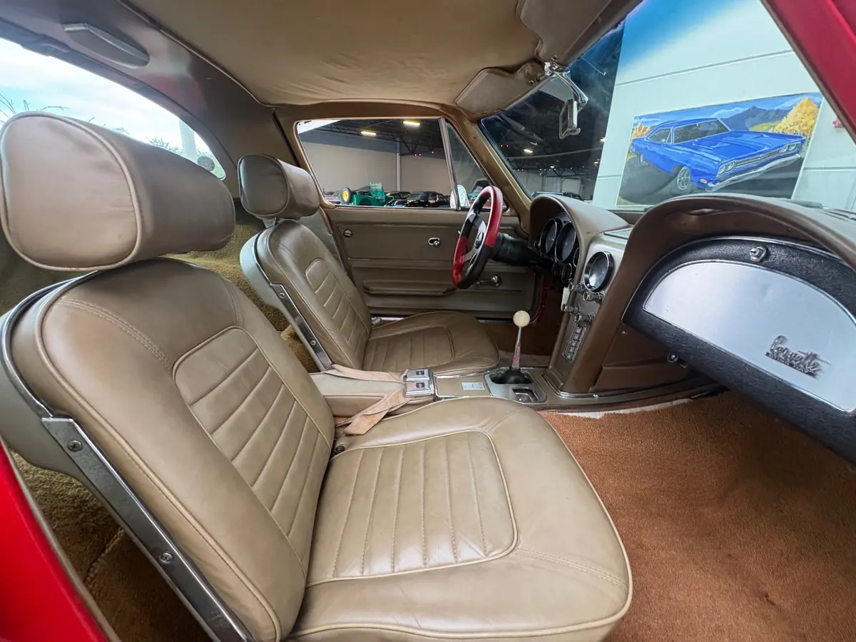 Vehicle photo 43