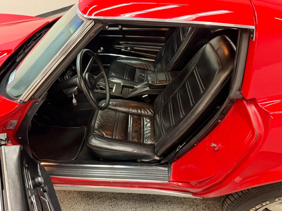 Vehicle photo 17