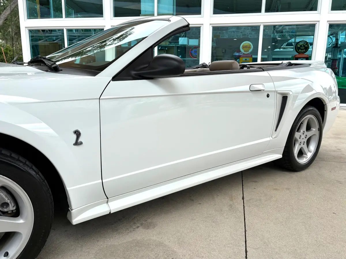 Vehicle photo 13
