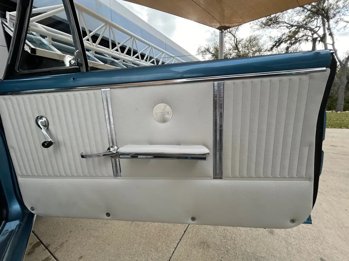 Vehicle photo 27