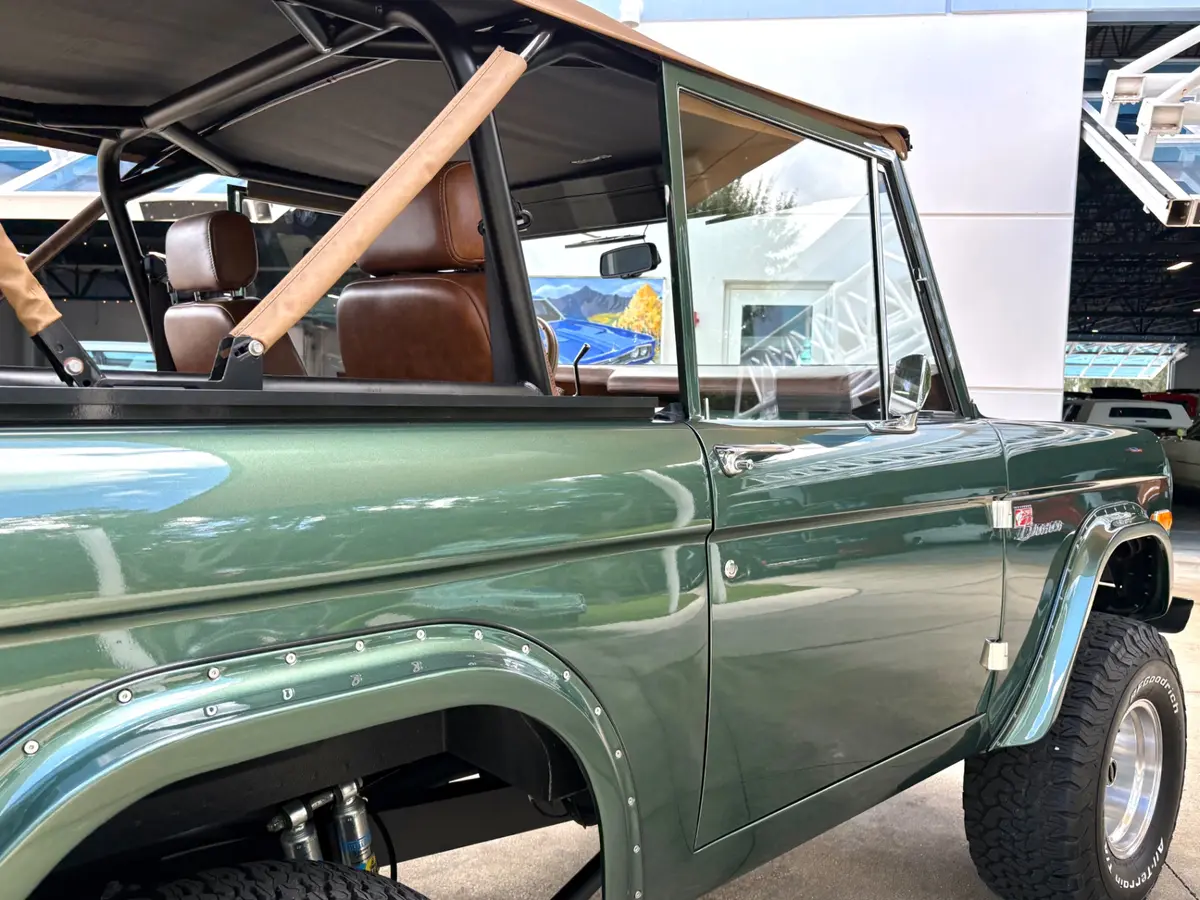 Vehicle photo 24
