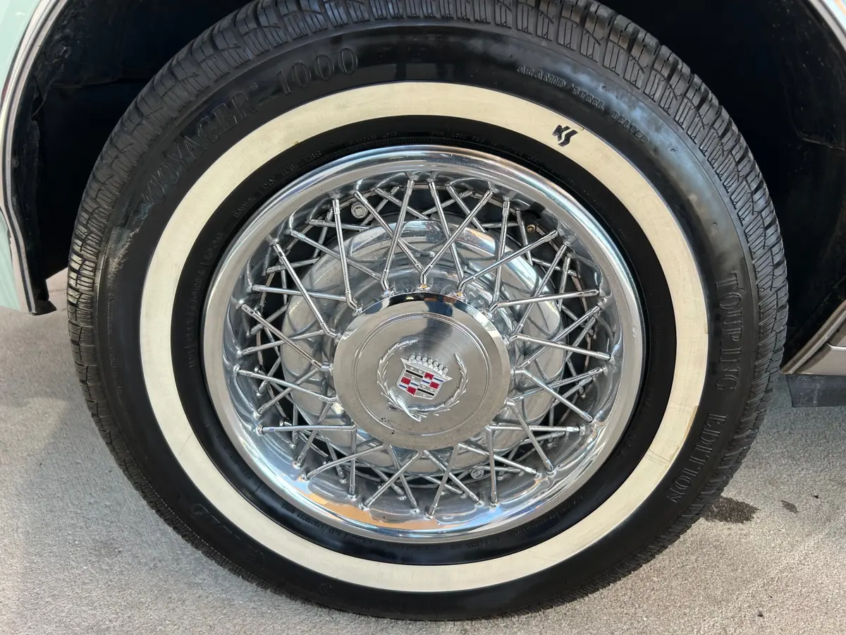 Vehicle photo 18