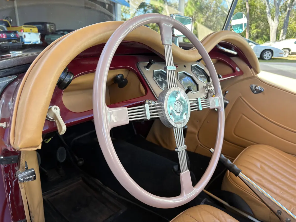 Vehicle photo 34