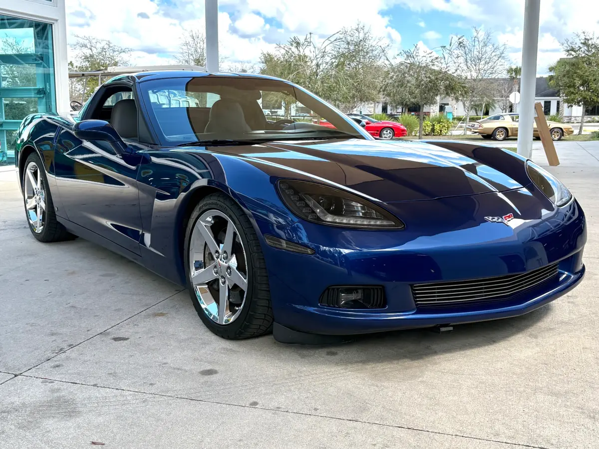 Vehicle photo 4