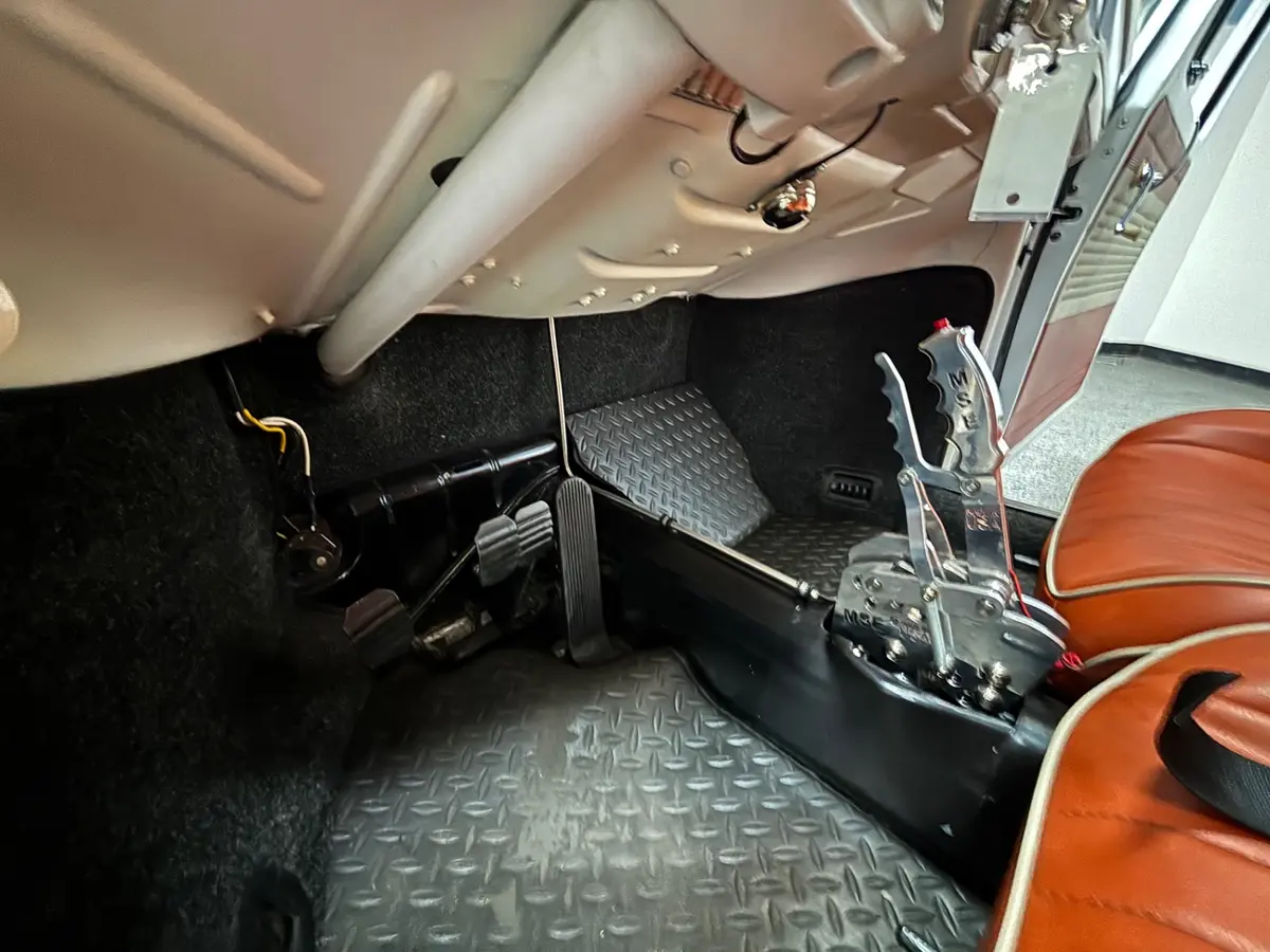 Vehicle photo 34
