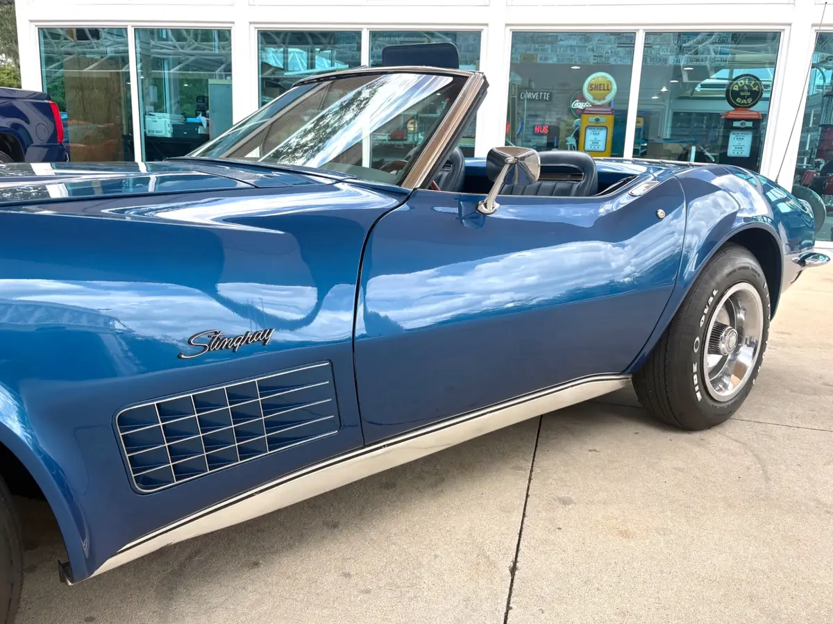 Vehicle photo 13