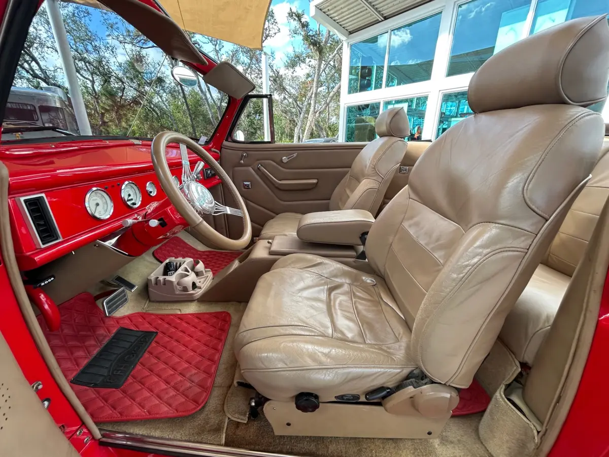 Vehicle photo 22