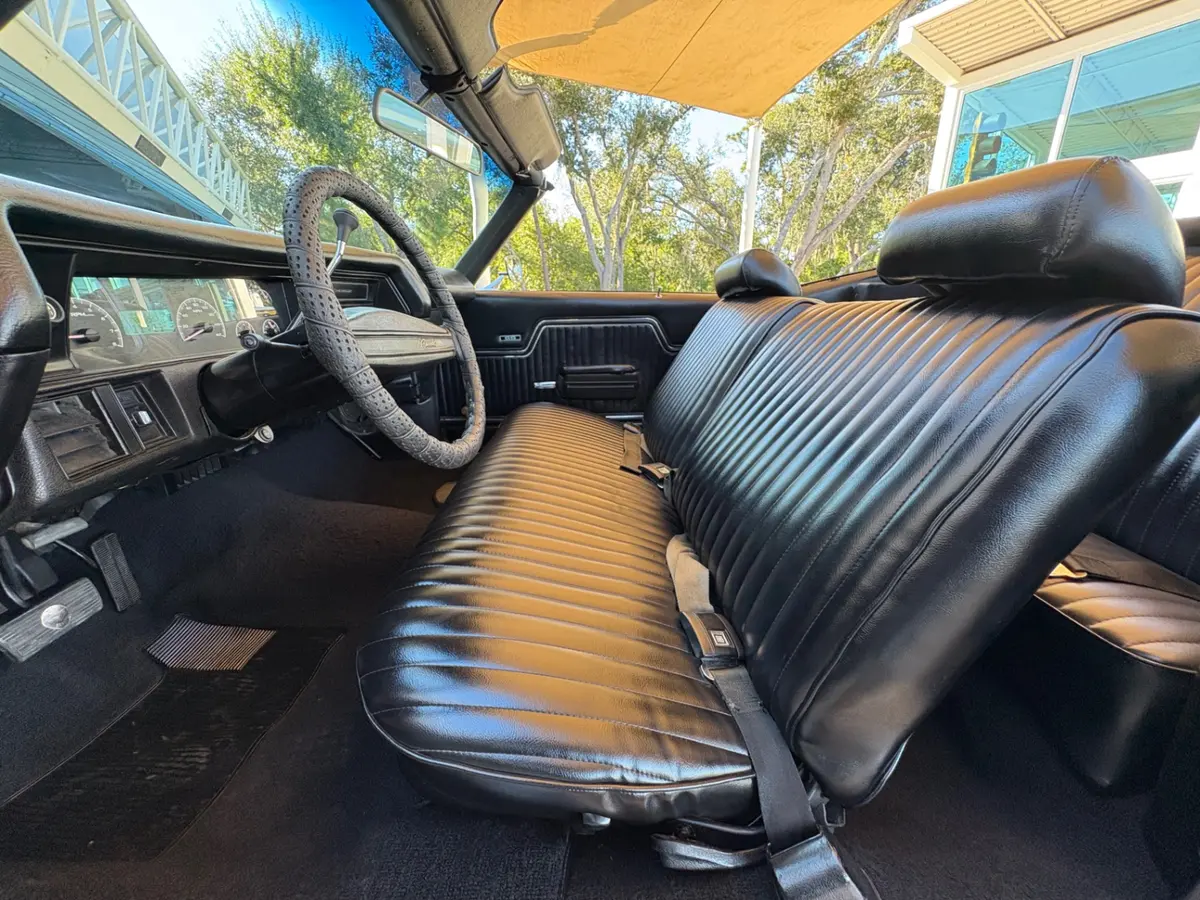 Vehicle photo 37