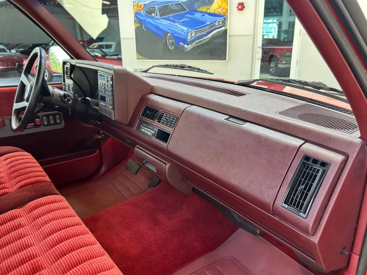 Vehicle photo 35
