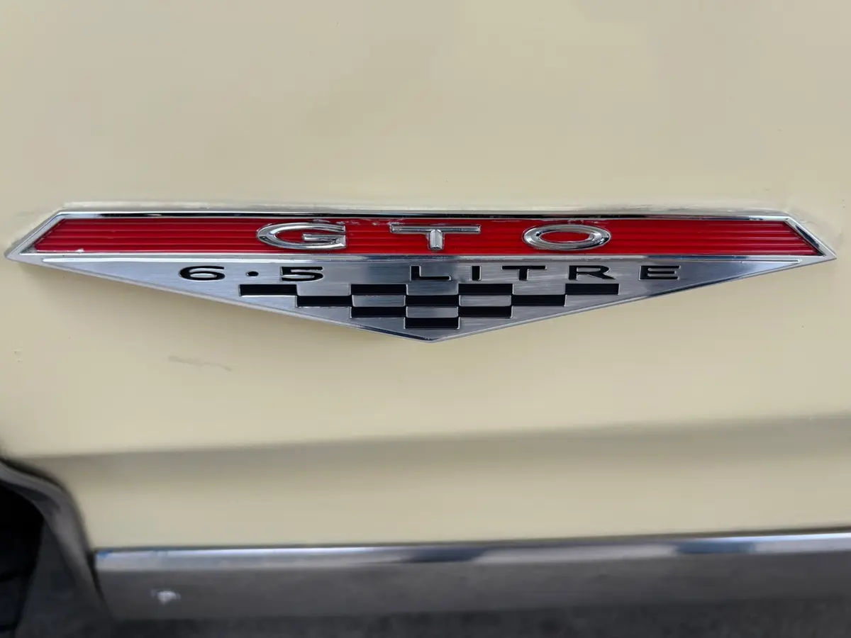 Vehicle photo 26