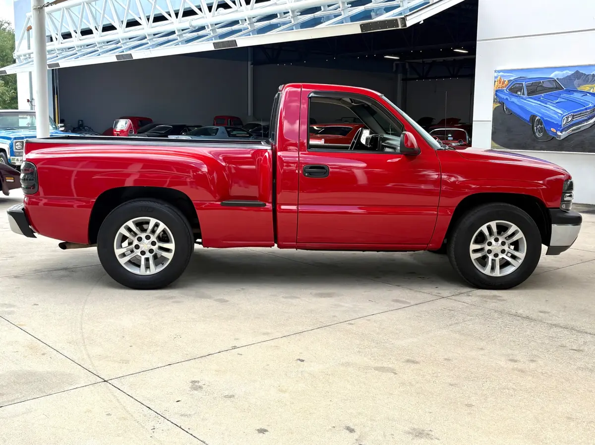 Vehicle photo 5