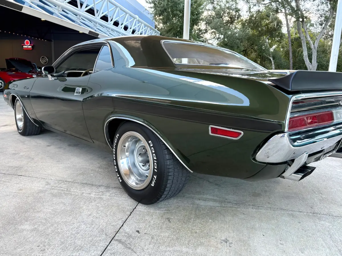 Vehicle photo 15