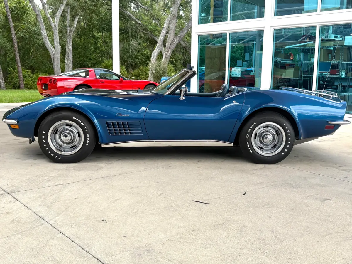 Vehicle photo 10