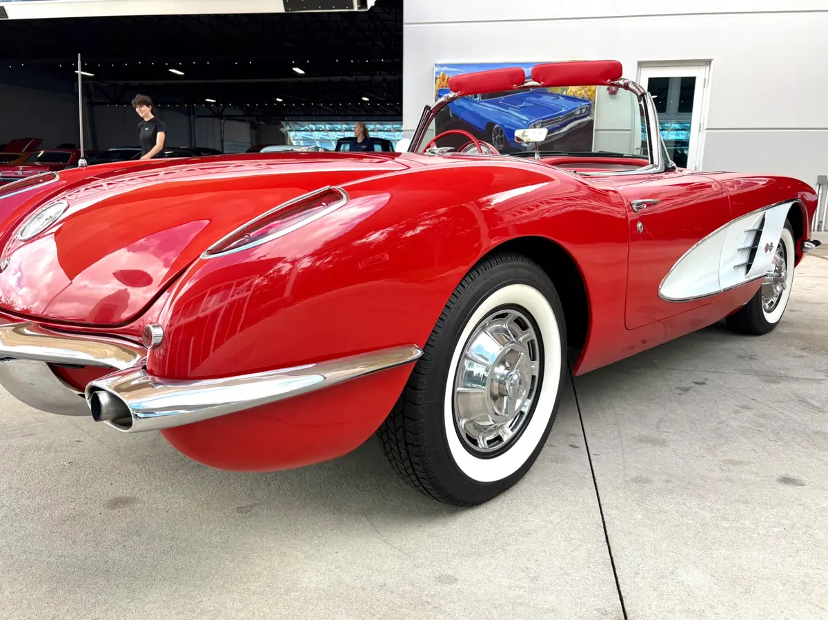 Vehicle photo 17