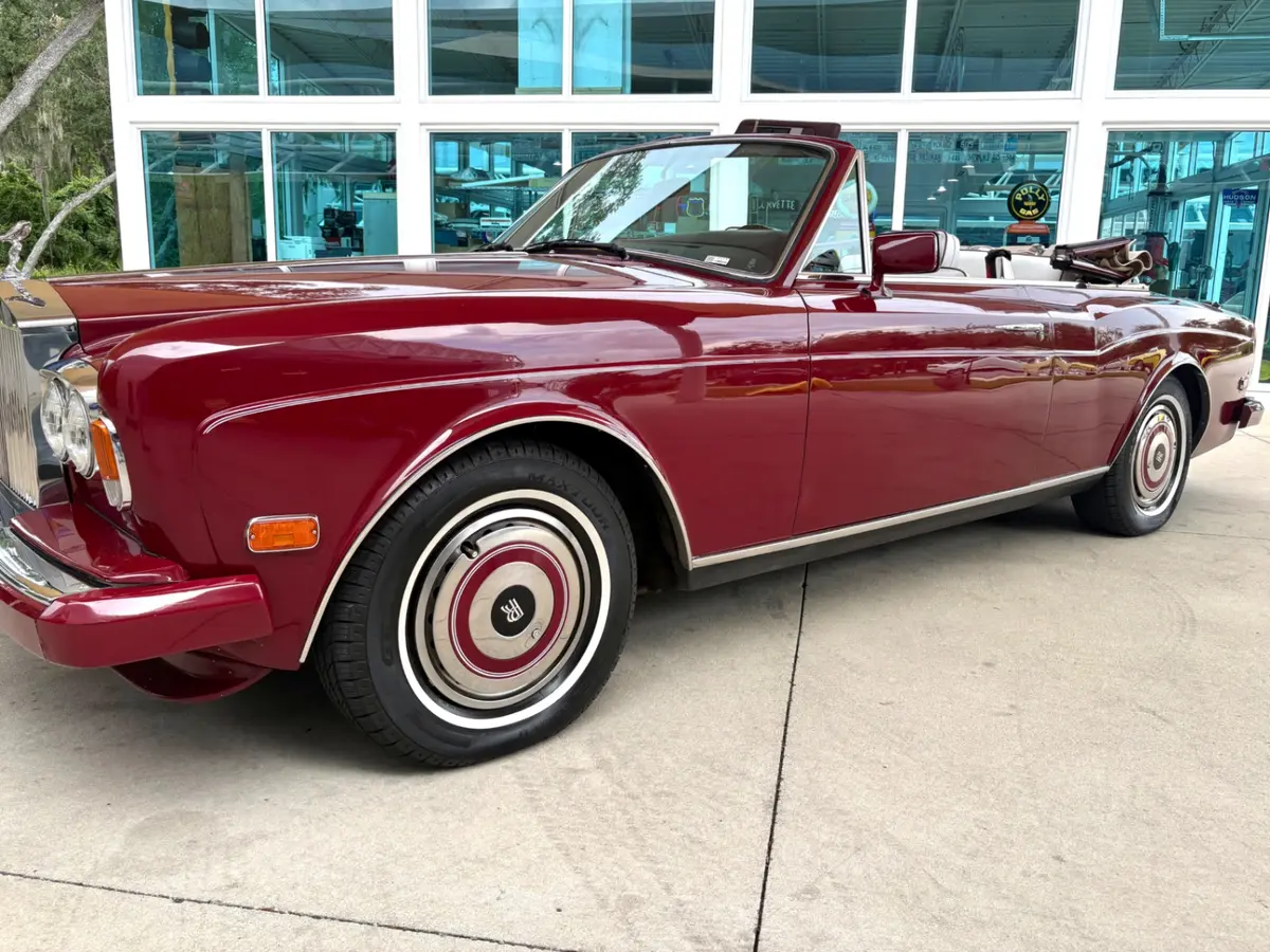 Vehicle photo 12