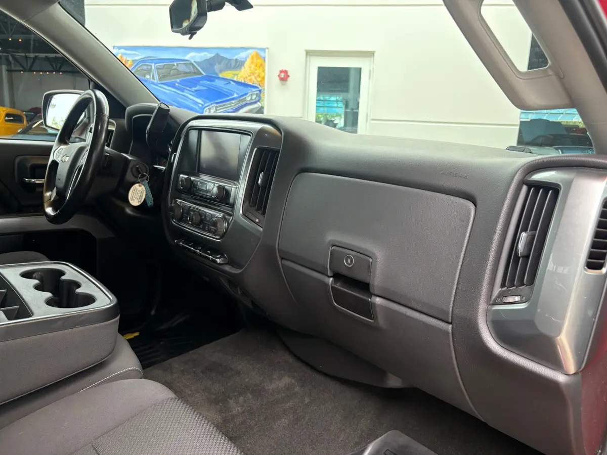 Vehicle photo 44