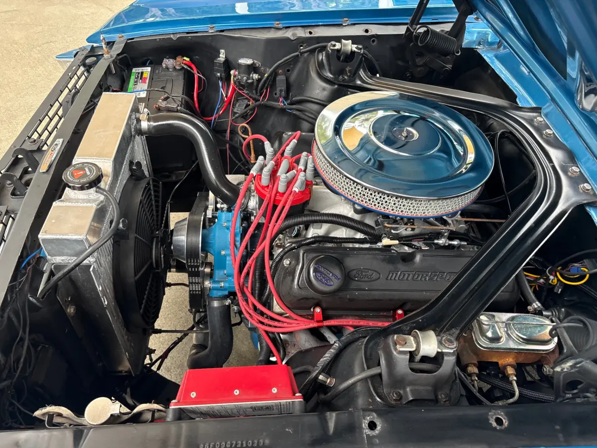 Vehicle photo 29