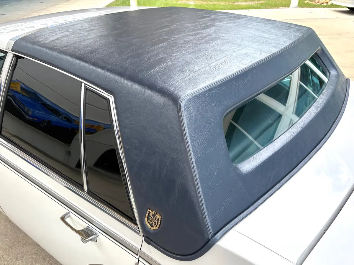 Vehicle photo 21
