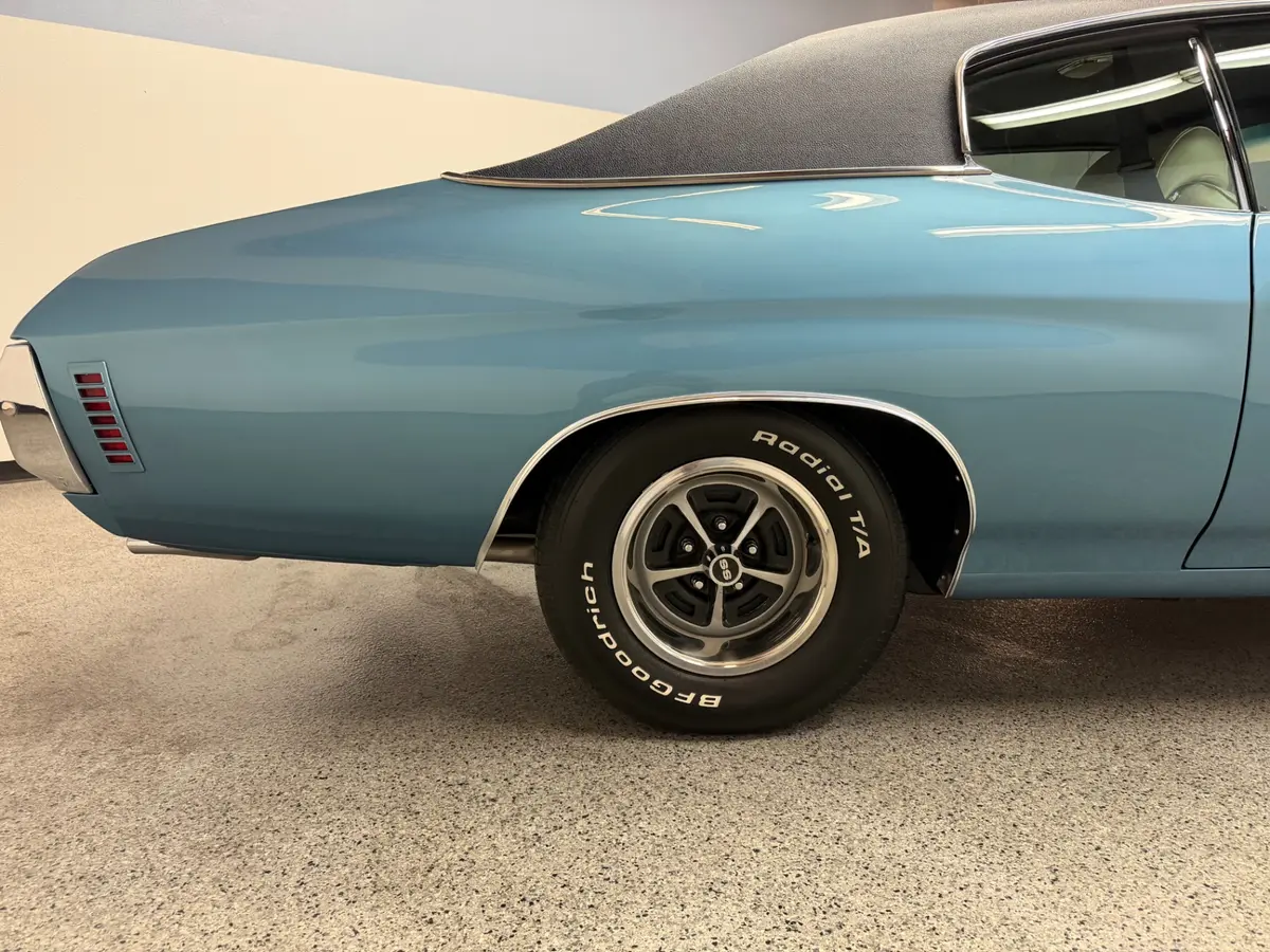 Vehicle photo 49