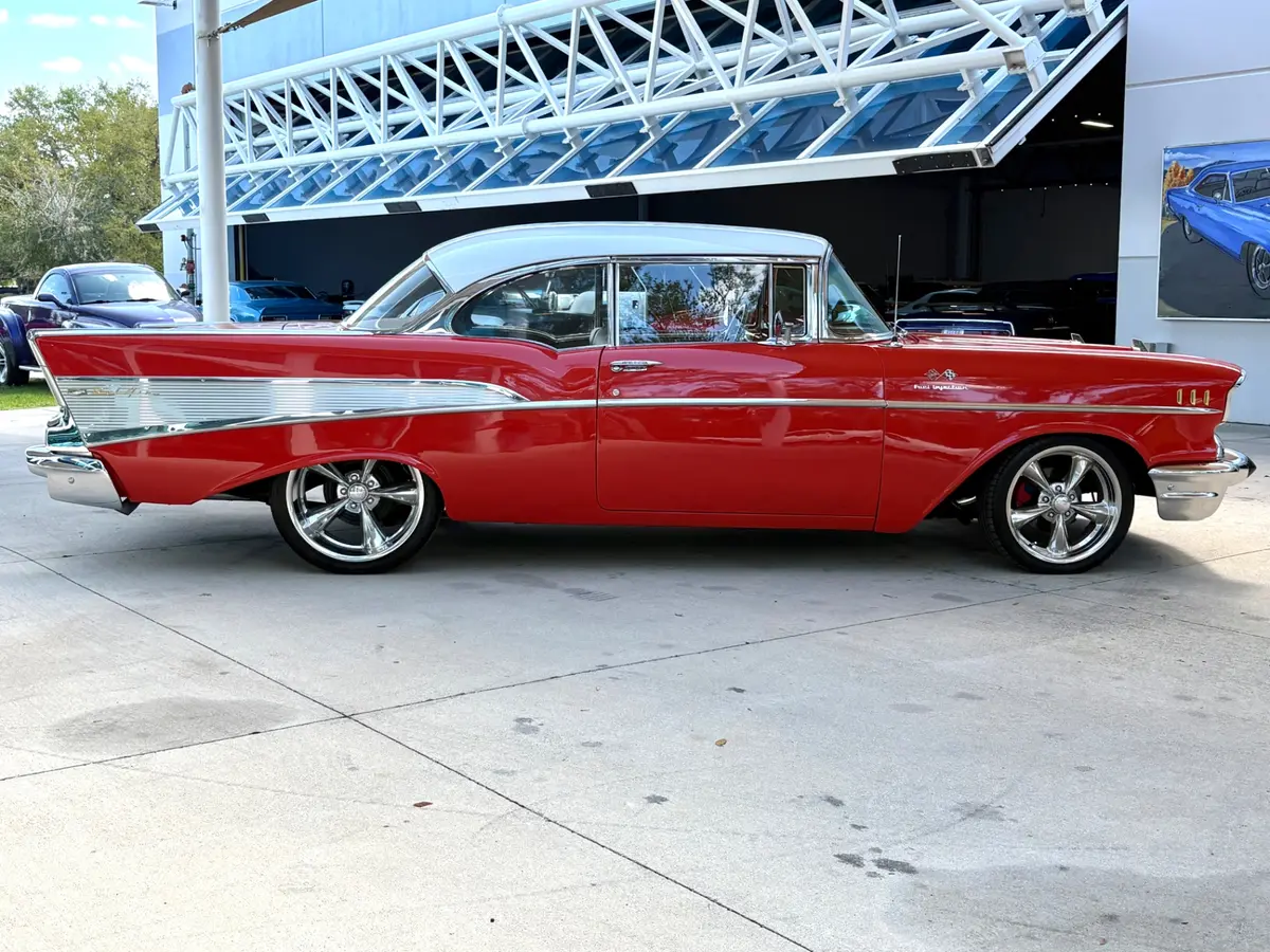 Vehicle photo 4