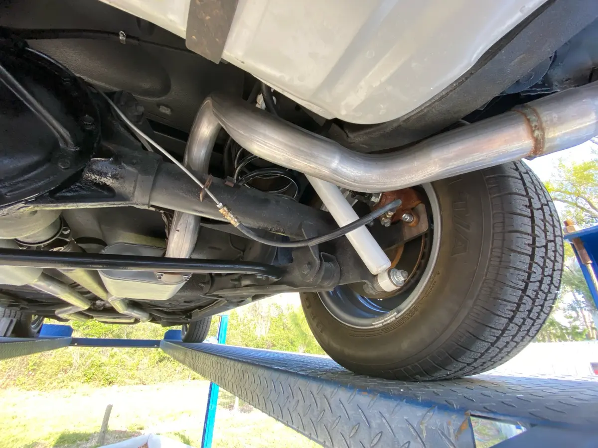 Vehicle photo 32