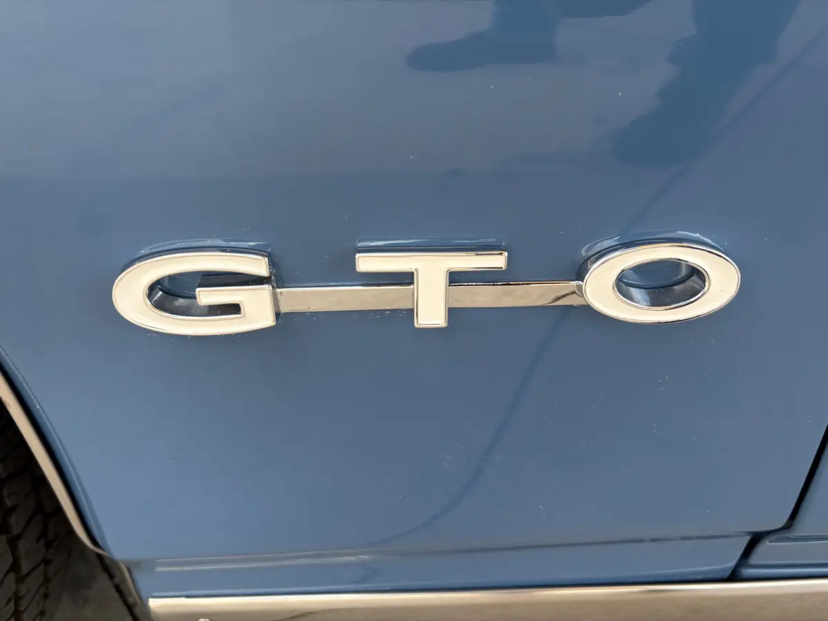 Vehicle photo 29