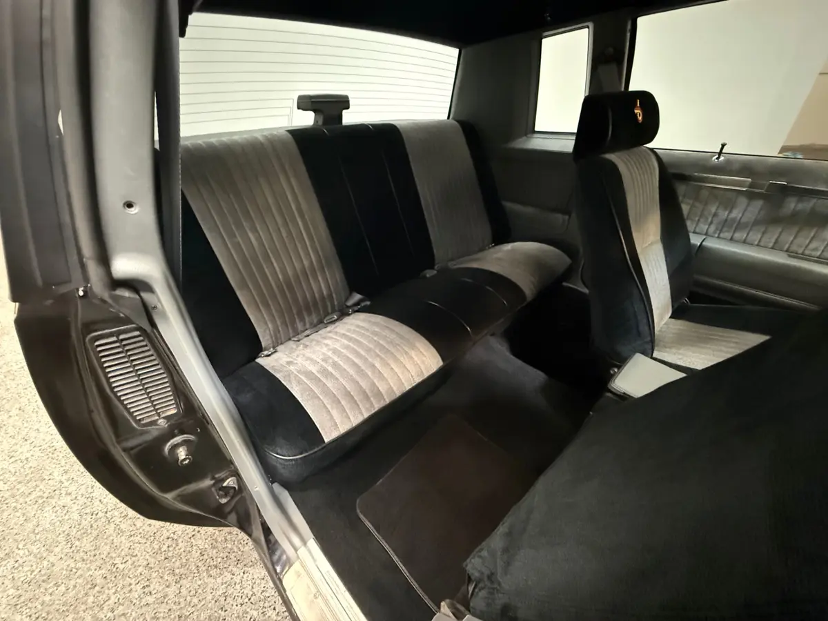 Vehicle photo 31