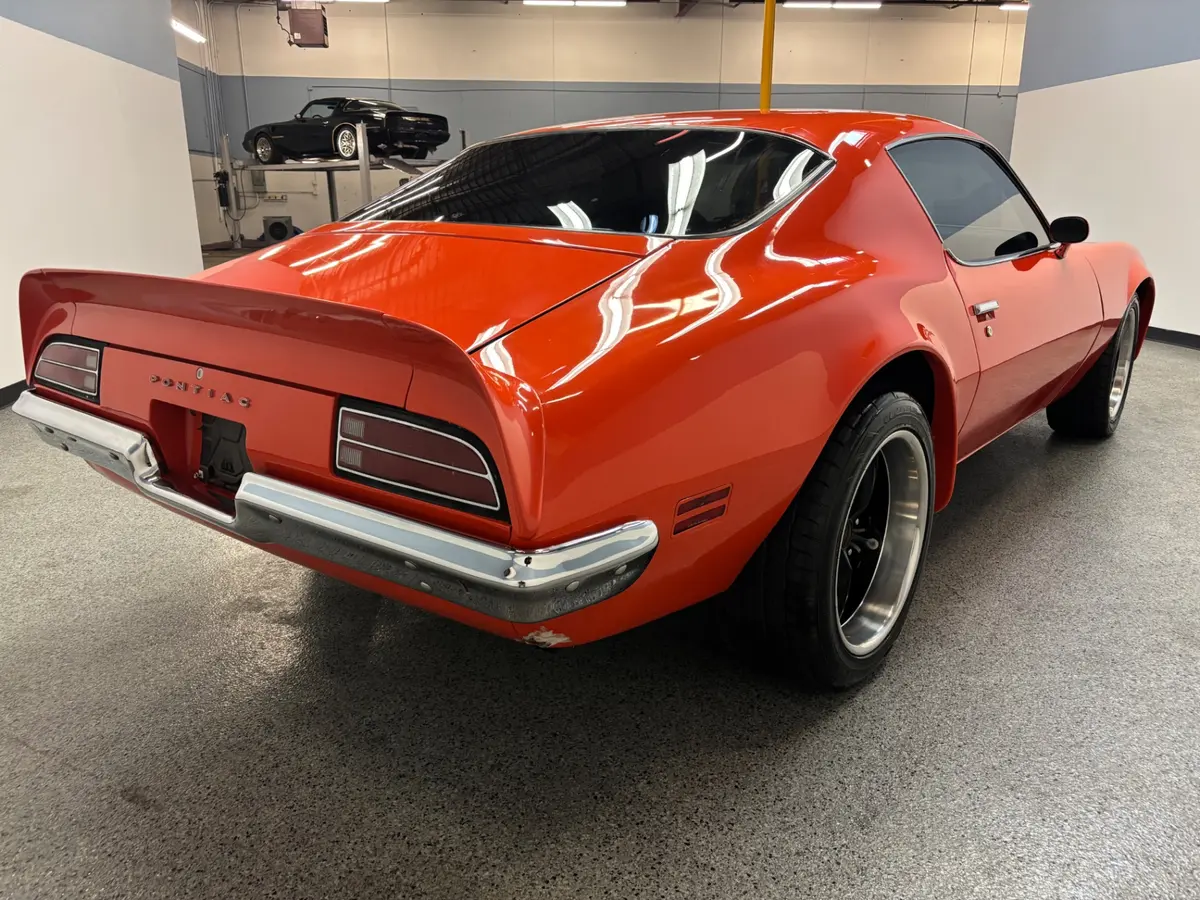 Vehicle photo 7