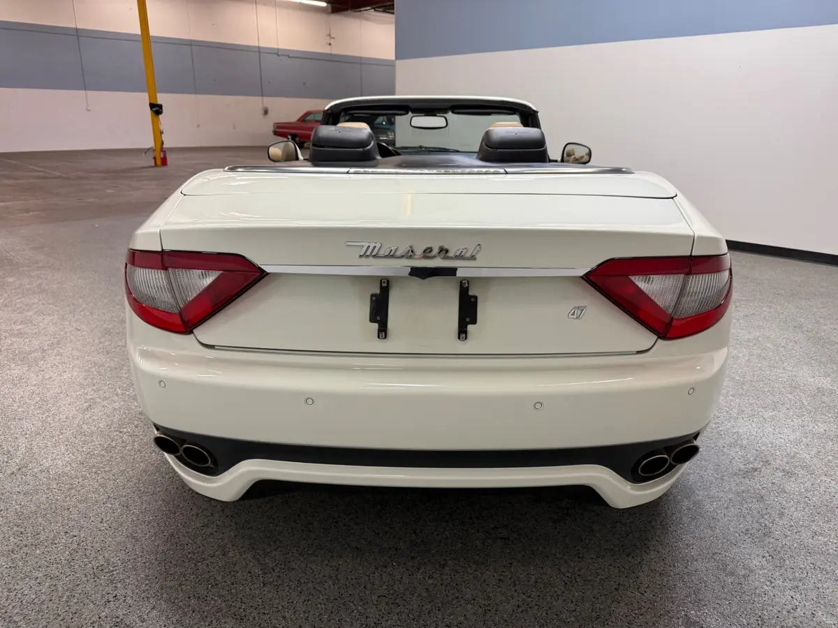 Vehicle photo 5