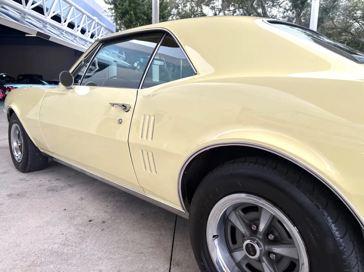 Vehicle photo 14