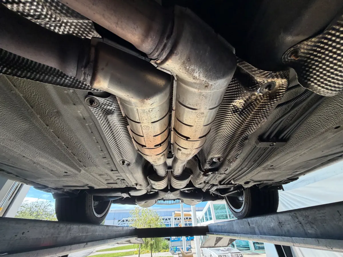 Vehicle photo 52