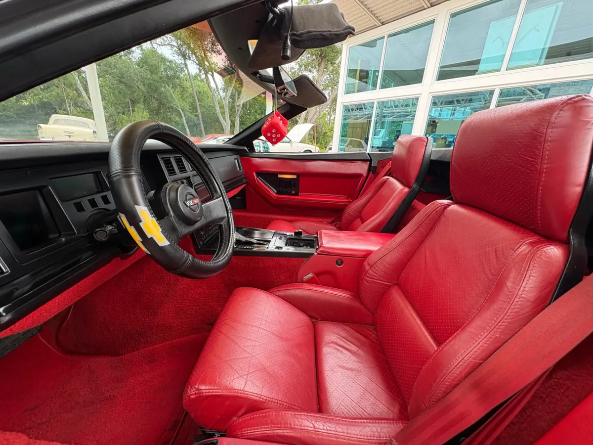 Vehicle photo 34