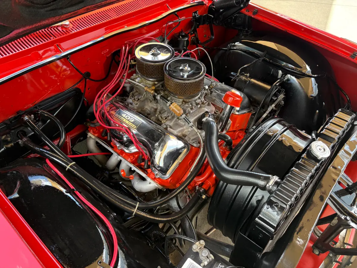 Vehicle photo 28