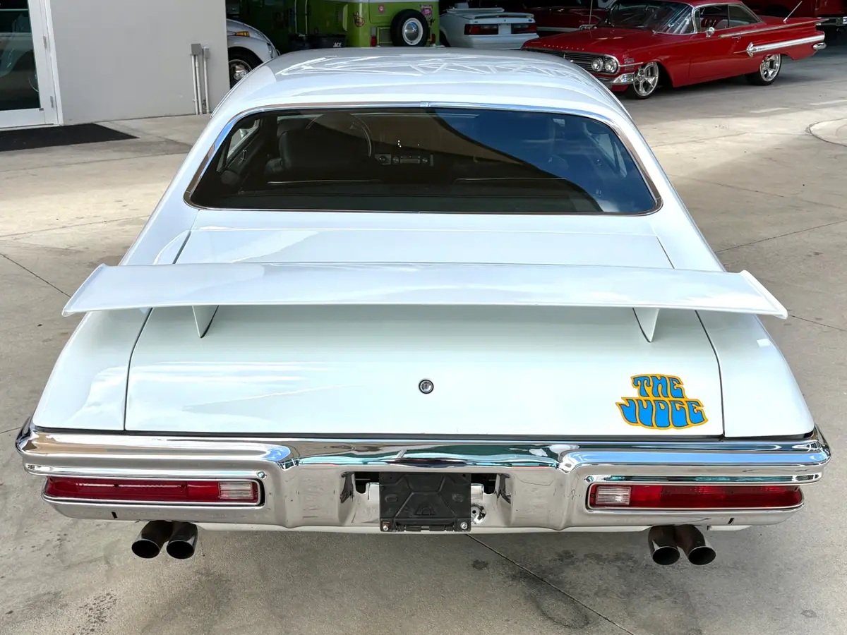 Vehicle photo 8